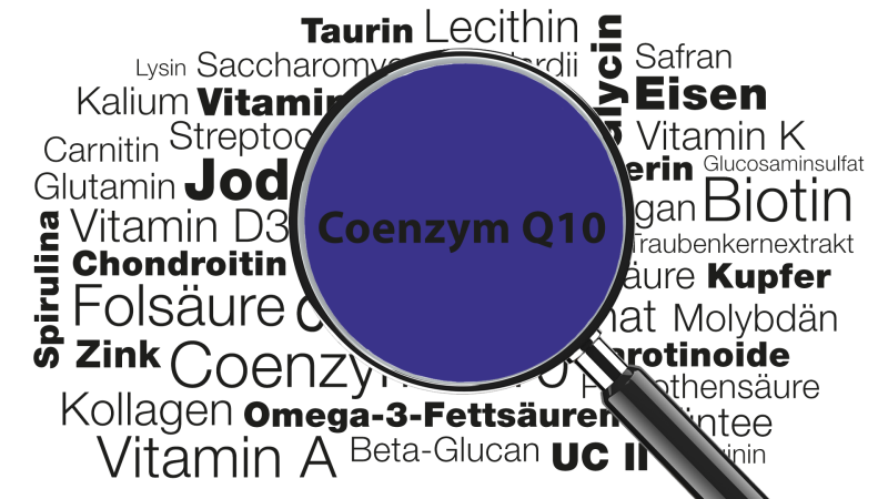 Lupe mit Wort Coenzym Q10 im Fokus » Wissenswertes zu Funktionen, Anwendungsgebieten, Mangel, Lebensmittelquellen uvm.